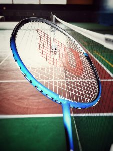 Badmintonracket, badmintonveld